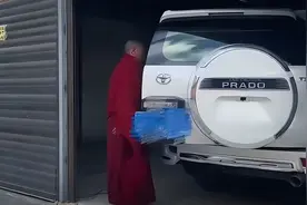 为什么喇嘛都喜欢开丰田霸道？图片