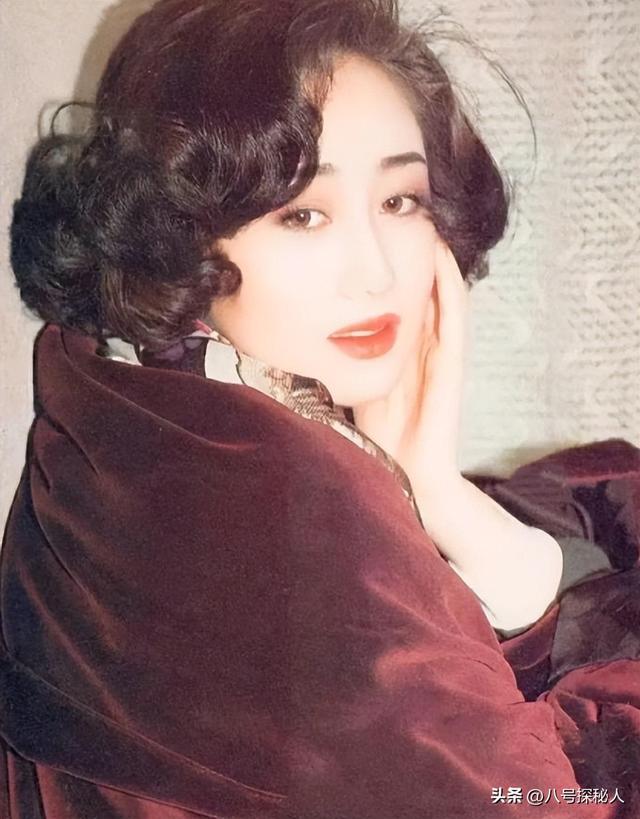 利智风流史:被4男人抛弃，传闻与赌王生3子女，“吊”李连杰10年