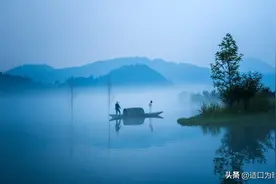 头条有诗意的一句上联：一叶轻舟穿云过，你能对出画面感的下联吗图片