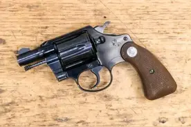 90年代中国香港警察的8种常用武器，左轮在当时最具标志图片