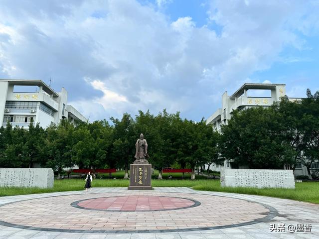 玉林师范学院2025新生入学攻略（学费住宿费、生活费）