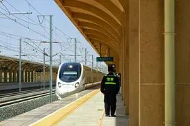 钱多门槛低！铁路公安岗位即将招人！待遇比一般公务员更高图片