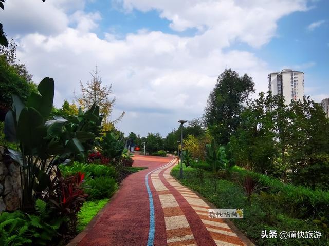 隐藏在自贡城区内的“一线天”