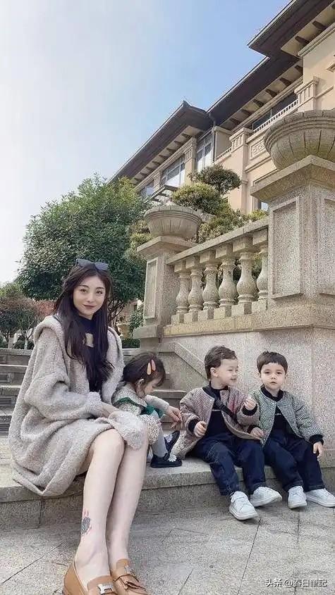 “买英国精子生3娃”的山东女人，7年后现状曝光，一年百万开销