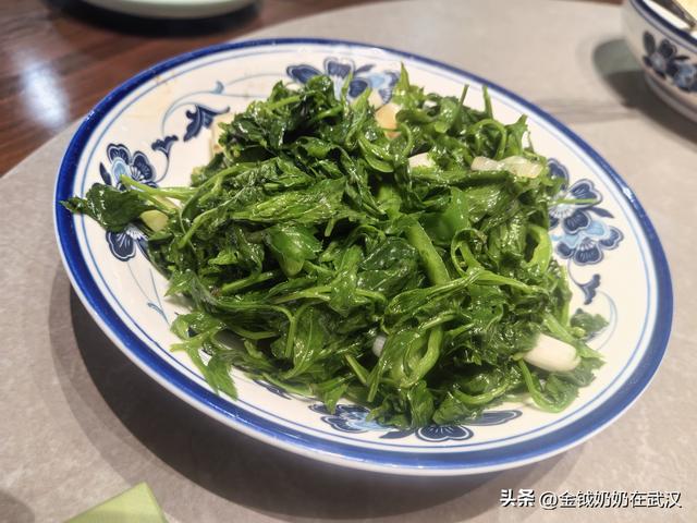 半生节俭，今朝尽欢