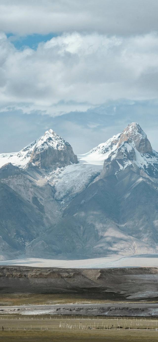 手机壁纸|高耸入云的山峰自然景色
