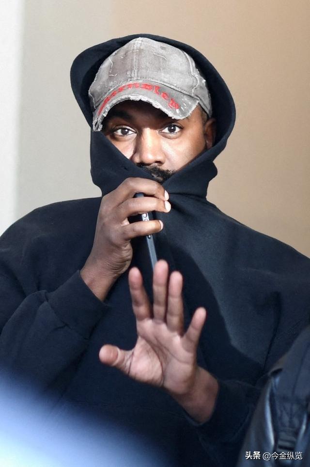 侃爷道歉又“变脸”：反犹言论引爆社会裂痕	，把躁郁症成挡箭牌？