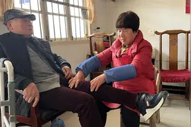 最硬核爱情！宁波阿姨31年唤醒丈夫：从近乎植物人到能走能读图片