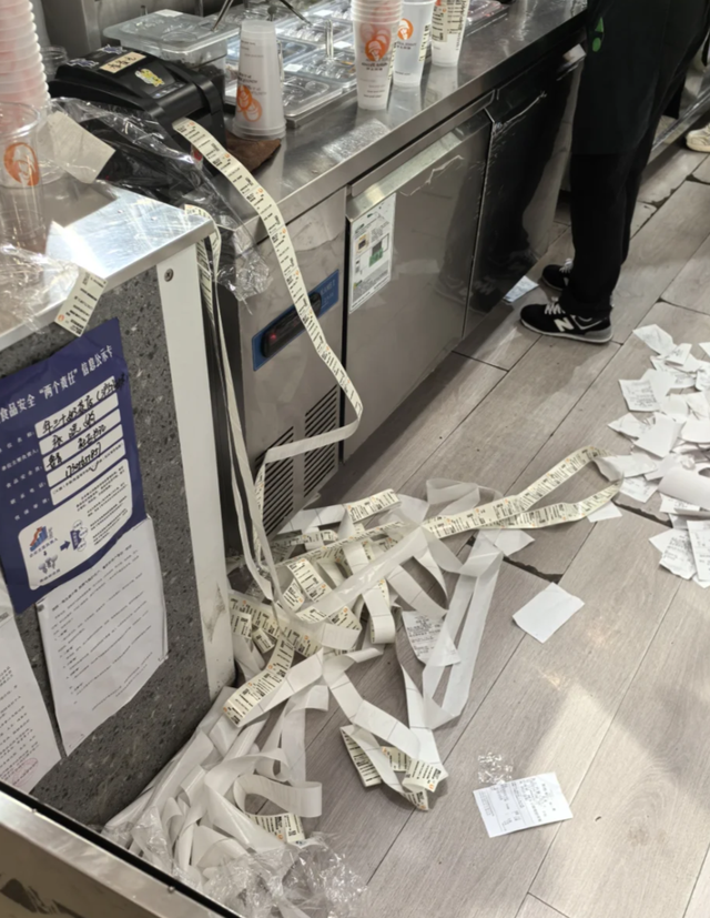 0元奶茶没了，外卖大战终结？饿了么美团京东暂停烧钱……