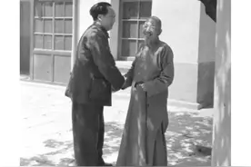 1945年11月《沁园春·雪》公开发表，顿时轰动山城，堪称一词定国图片