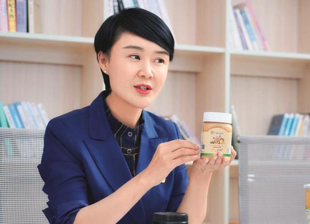 贺娇龙自曝被动收入900万 昭苏县城花卖空房住满 无数网友奔赴送别