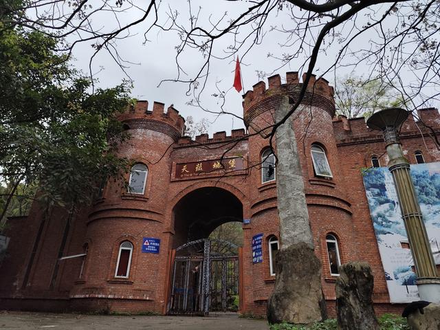 神秘古堡中的王子与公主是不是要苏醒了？