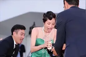 星光闪失：大牌女星摔倒片段大公图片