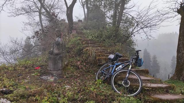 重庆巴南最高峰探秘，云海、古寨，拥有太多的自然奇观与历史古迹