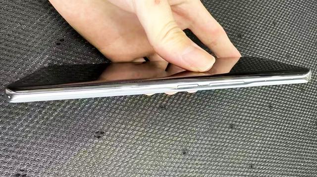 抗摔防水又耐磨，还有6600mah大电池，这款国产千元机实用又好用