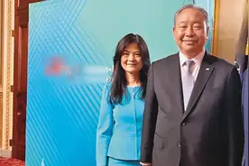 台“驻美代表”被爆乱花公帑买奢侈品，其妻还把台外事官员当下人图片