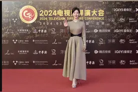 这一夜：47岁陈数变「锥子脸」，周迅笑起来像少女，搞笑的是陈晓图片