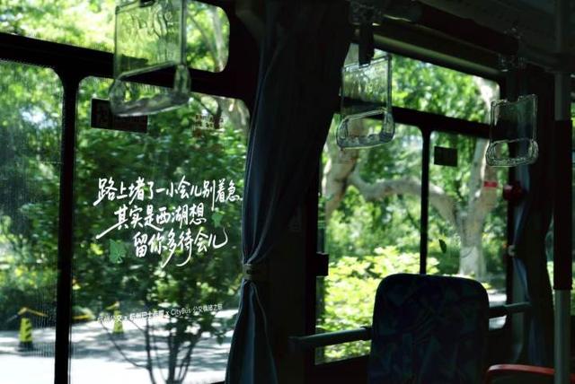 “杭州的温柔，就在这些不经意间的人间注脚里。”