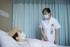 手术台边产妇与医生“相认”：相隔12年，这次您又救了我的二宝！图片