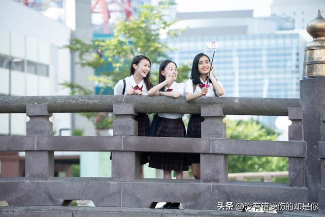 我旅游回来后，爱人告诉我不要炫耀，我听后沉默了