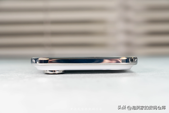 太薄了 折叠屏前瞻？港版iPhone Air体验 续航真不差 17plus青春版！