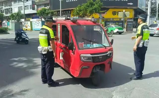 公安部明确：8月1号起，60岁以上老人骑5种电动车，上路不查不扣