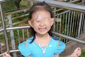 啥样父亲会把4岁女儿独自留海边？心理专家分析，原因不止是粗心图片