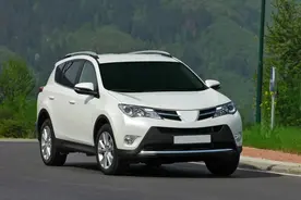 RAV4荣放选两驱好还是四驱好图片