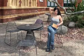 我90后，为逃离原生家庭，过年宁愿在外打工，如今跑到澳洲摘葡萄图片