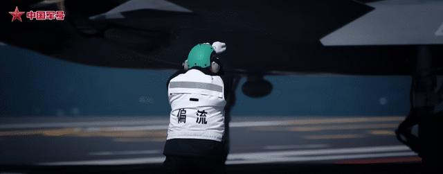 一路超车一路爽！福建舰创下两个“第一”反超美国福特号