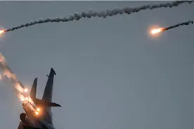 菲律宾战机侵入黄岩岛，解放军战机开火警告，是时候出手了图片