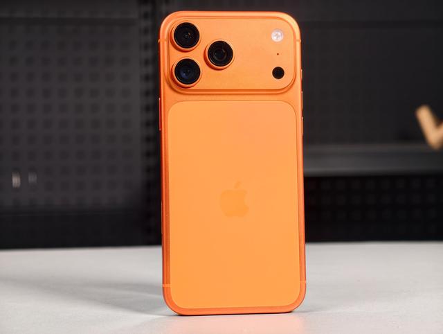 跻身精英俱乐部！苹果追平微软英伟达	，AI是最大软肋？