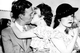 英国臀部连体姐妹：各有丈夫，姐姐死后，妹妹与遗体共存2天去世图片