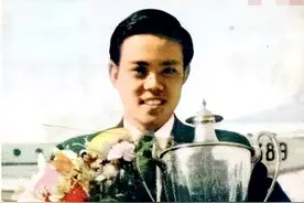 中国第一位乒乓球世界冠军——容国团图片