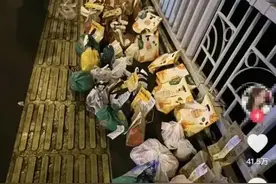 21岁跳江男孩“胖猫”网友用这种方式送他最后一程，商家不该糊弄图片