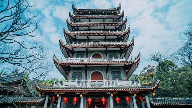 鼓山深处小众静谧寺庙，名气虽没涌泉寺大，但也是座绝美的观景台
