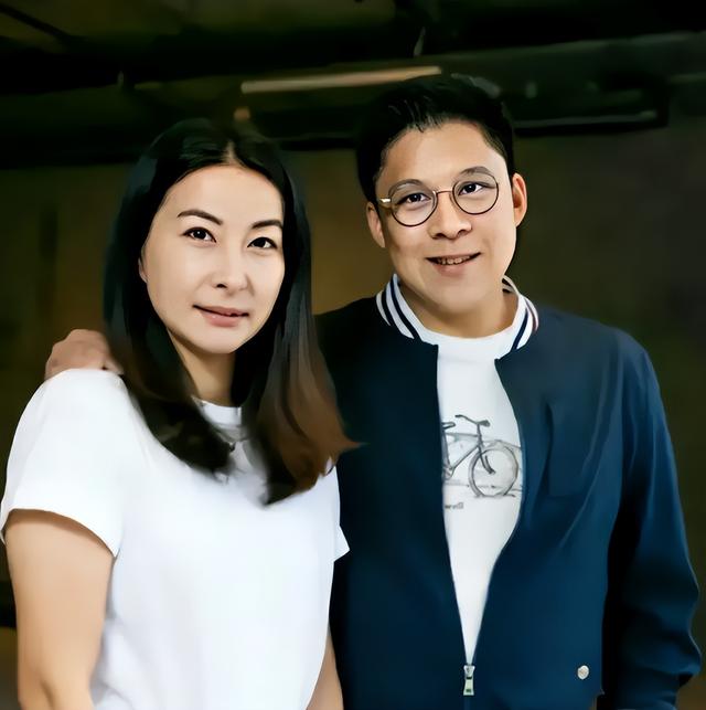 霍启刚也没想到，他79岁的父亲霍震霆，如今还能再为霍家“争光”