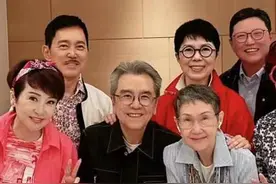 姜大卫提前庆祝77岁生日，现场三对圈中模范伴侣，女方都选对了人图片