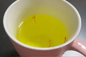 经常喝藏红花泡水，美容养颜图片