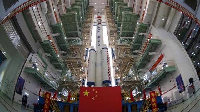 神舟二十一号发射！4只小鼠被带进太空，航天员手腕黑带不简单