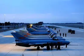 为战争做准备！美媒：中国猛造歼16歼10C，加速退役400架歼7！图片