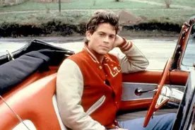 40岁男人穿西服太油腻？今年流行的棒球夹克，搭好了比90后还有型图片