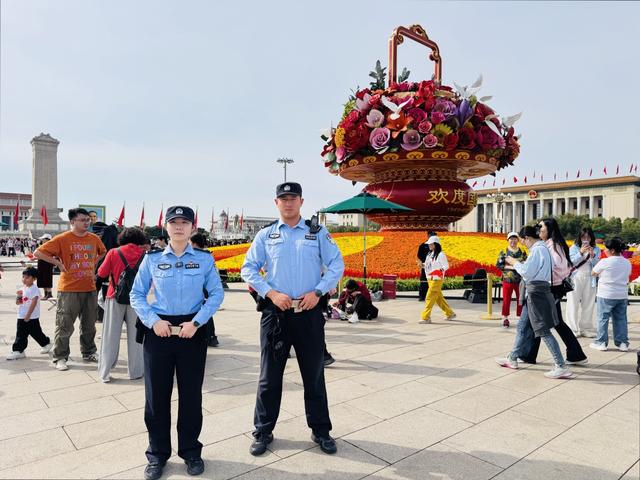 在天安门广场，为祖国庆生