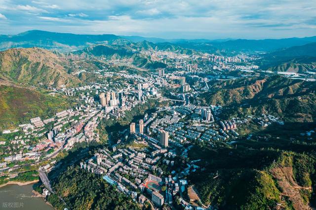 四川最“宜居”的城市，不是成都、绵阳，这座城市才最吃香！