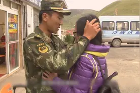 25岁女研究生横跨2100公里，只为找相恋8年的兵哥哥表白！感人图片