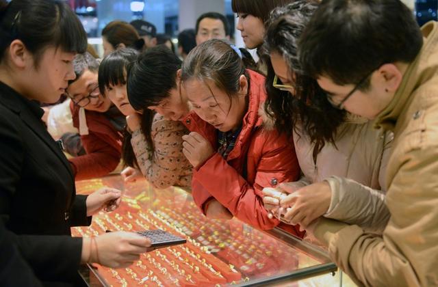 黄金价格高位波动，已有多人踩坑亏损，3个方法就能规避风险