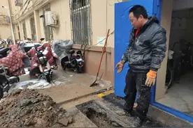 太原：老两口俩月用水400吨 原来是管道破损所致图片