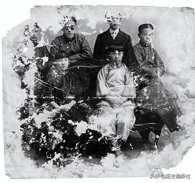 这是袁世凯五姨太的真实样貌，头发稀疏并不貌美，但备受宠爱