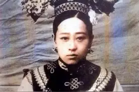 真实的皇族贵妇老照片：溥仪生母性格刚烈，王爷侧福晋长相美艳图片