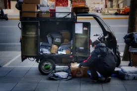 送快递也要大专学历？顺丰快递出新规，网友：挑挑拣拣还是人太多图片